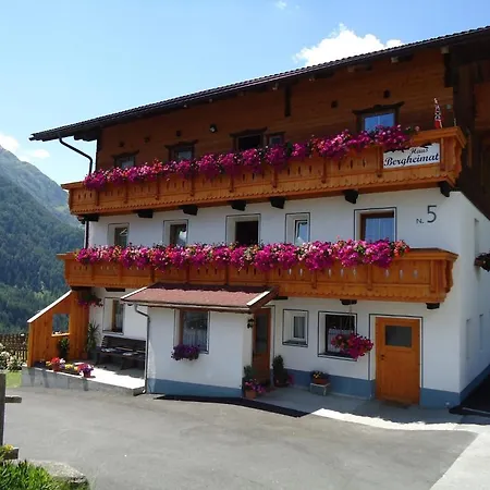 Haus Bergheimat 게스트하우스 Prägraten